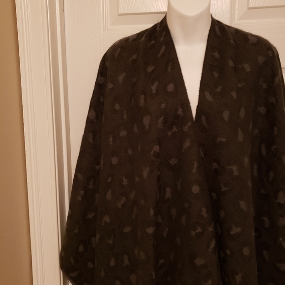 NWOT! Animal Print Wrap [super softie] - Picture 4 of 11